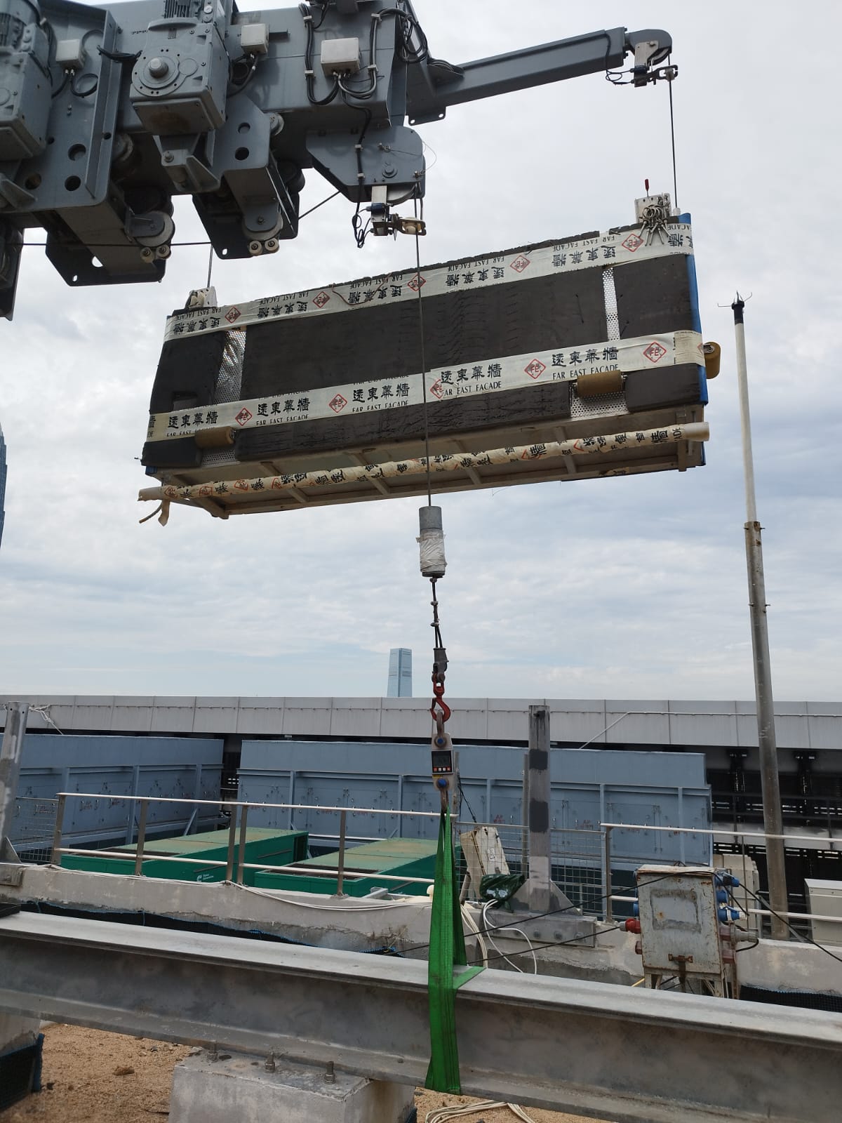 長江集團中心二期吊船維修工程