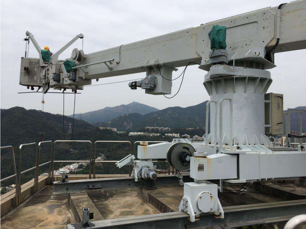 Hill Paramount 更換吊船 PLC